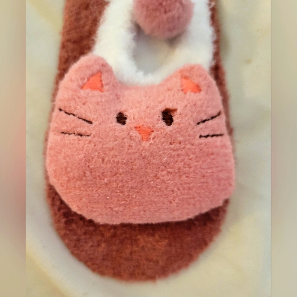 Toddler Kitty Slipper-Socks!